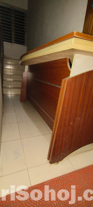 অফিস টেবিল